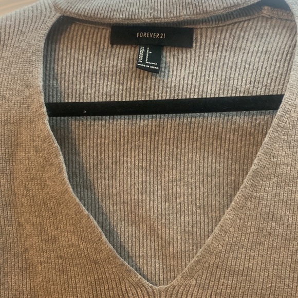 Grey Forever 21 Sweater with Cut out in Front - Picture 2 of 6